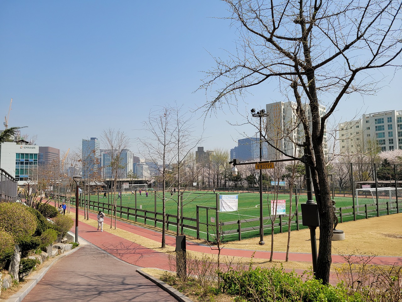 世界杯入选赛｜奥巴梅扬双响 加蓬挫肯雅3连胜.